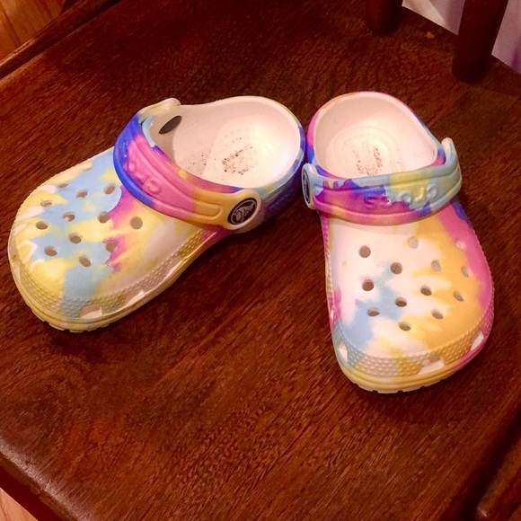 girls rainbow crocs